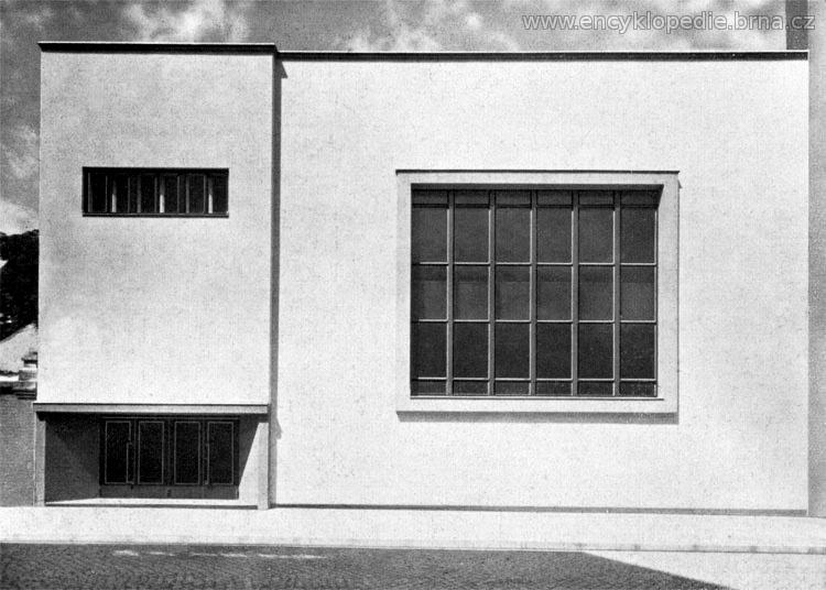 Synagoga Agudas Achim. Foto © Reprodukce z knihy Petr Pelčák, Jindřich Škrabal, Ivan Wahla: Otto Eisler 1893–1968. Brno, Obecní dům 1998, s. 43.